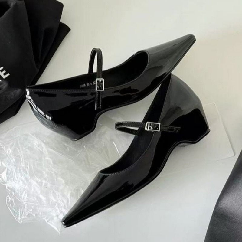2026 Nova Chegada Sapatos Femi - Sandals avaliação e preço